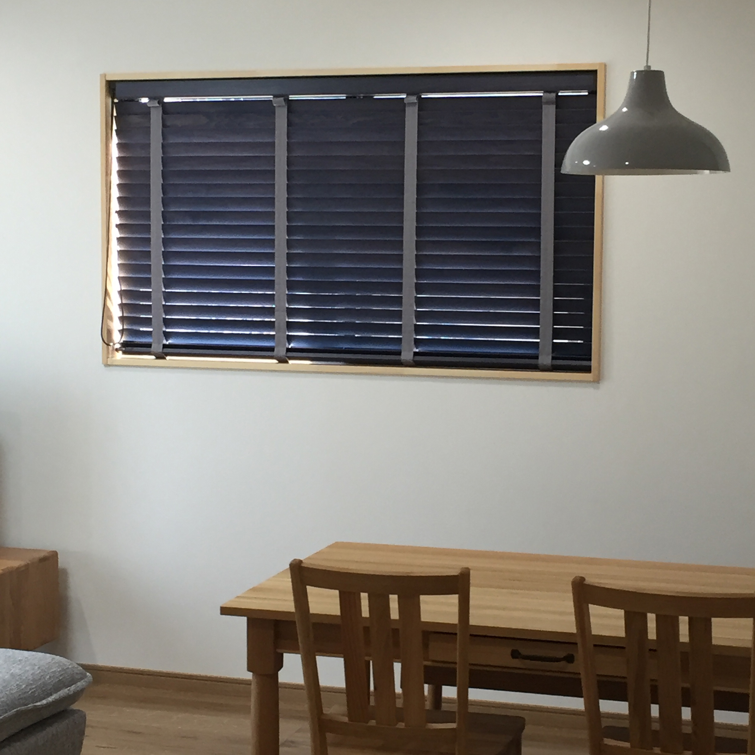 インディゴカラーのnanikのウッドブラインド | 施工事例 | 株式会社メルサ
