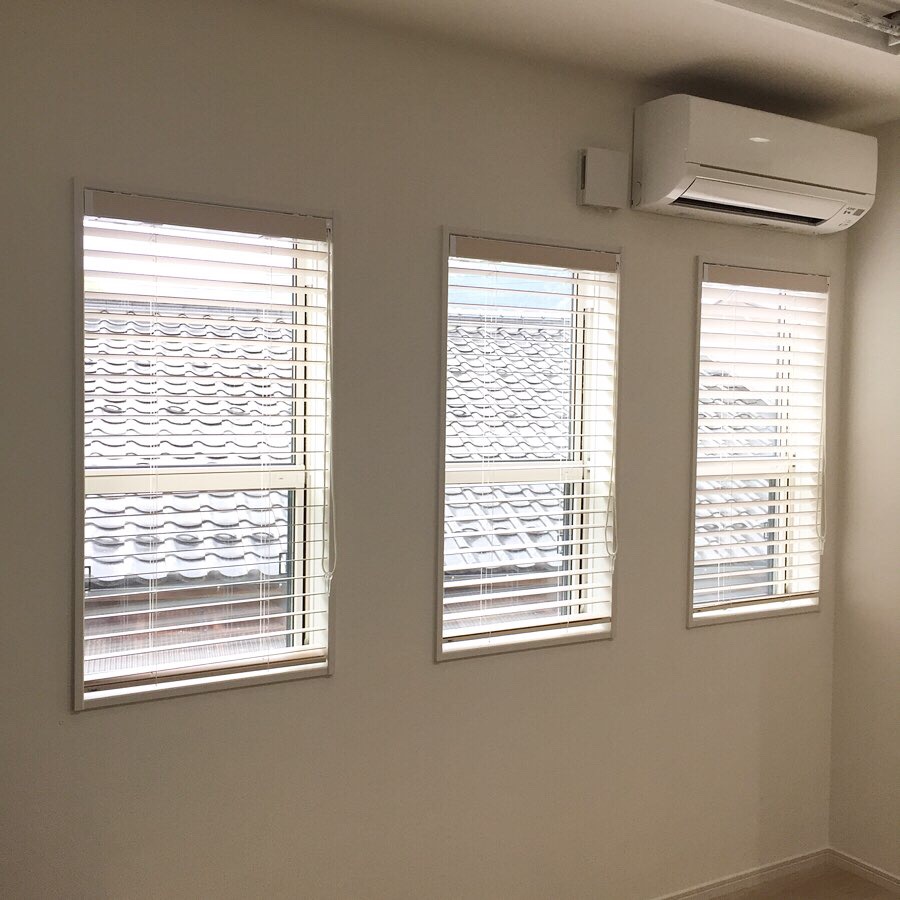 3連窓にﾅﾆｯｸのｳｯﾄﾞﾌﾞﾗｲﾝﾄﾞ | 施工事例 | 株式会社メルサ